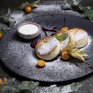 Сырники со сметаной и сгущенным молоком