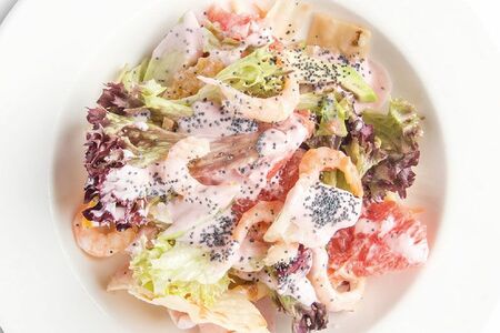 Цитрусовый салат с креветками