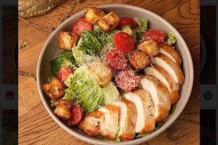 Салат цезарь с курицей