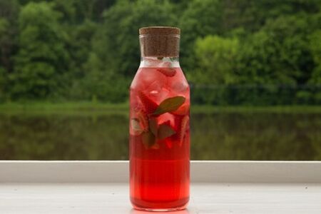 Лимонад клубника-базилик (собственного приготовления)