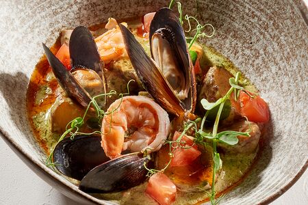 Жаркое из морепродуктов в сливочном соусе