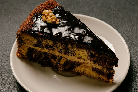 Торт бисквитный шоколадный