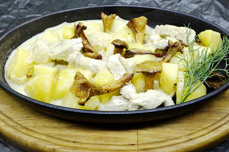 Индейка с лисичками и картофелем