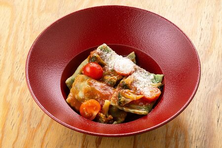 Равиоли с дорадо и белыми грибами