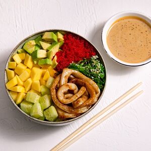 Поке с кальмаром