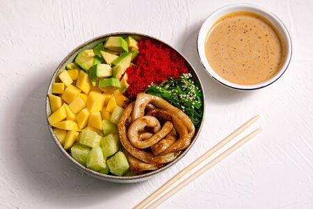 Поке с кальмаром