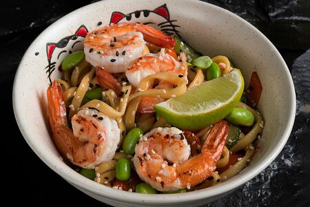 Вок с креветками