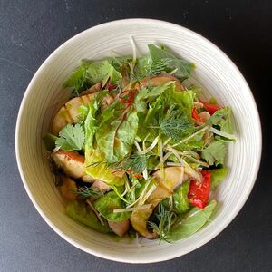 Теплый салат с цыпленком