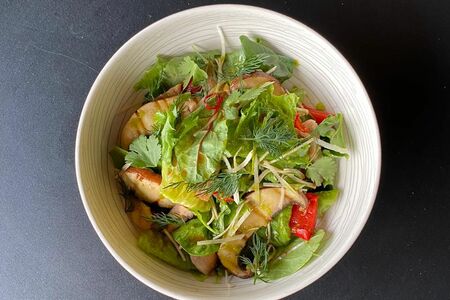 Теплый салат с цыпленком