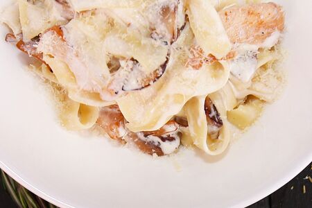 Феттуччине с курицей и грибами