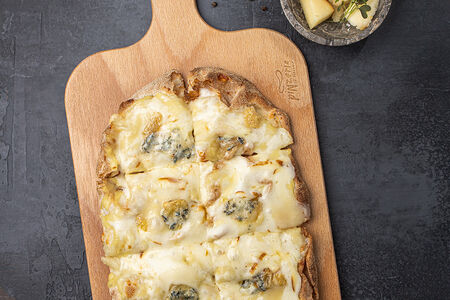 Пинца Четыре сыра