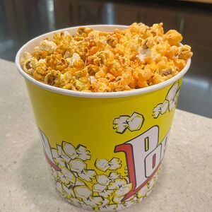 Микс сладкого и сырного попкорна средний