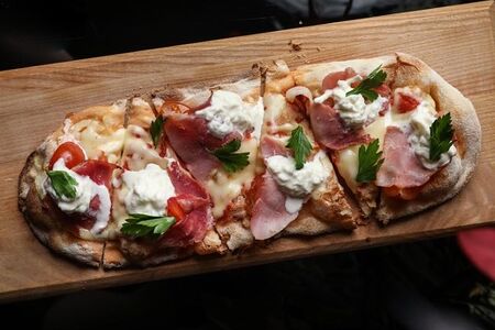 Пиццетта с прошутто