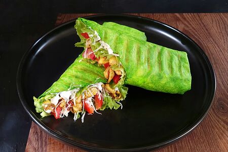 Шаурма Цезарь с курицей в классическом лаваше