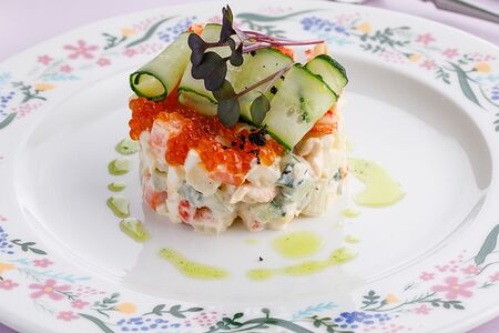 Оливье с раковыми шейками