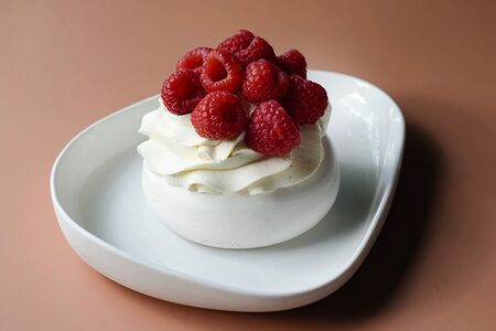 Павлова c малиной