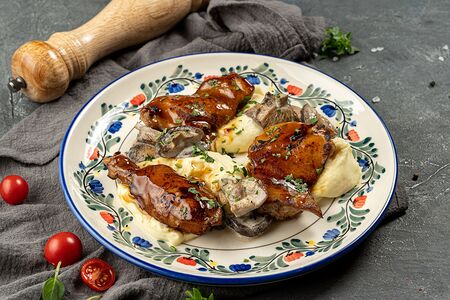 Цыпленок с лесными грибами