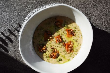 Крем-суп из кукурузы, карри и вяленой тыквы