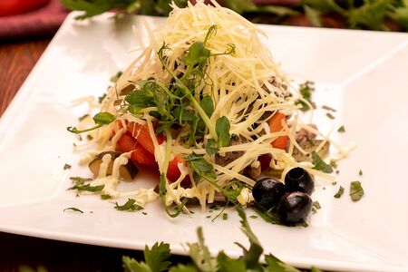 Авторский салат с языком и солеными огурчиками