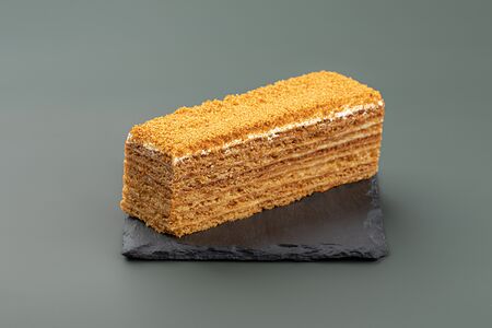 Пирожное Медовик