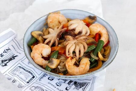 Ширатаки с осьминогом и креветками