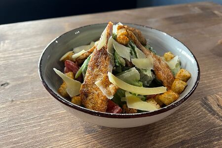 Салат Цезарь с куриным филе