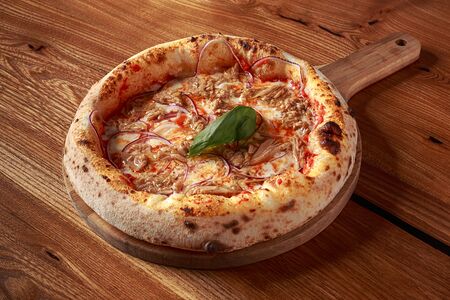 Пицца Тона-чипола