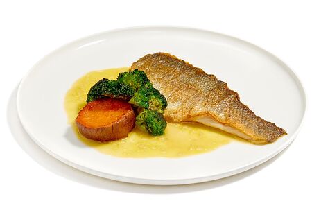 Сибас с бататом и брокколи