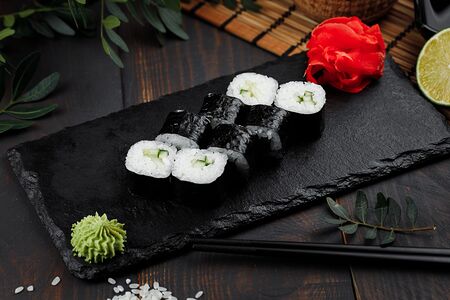 Классические роллы со свежим огурчиком