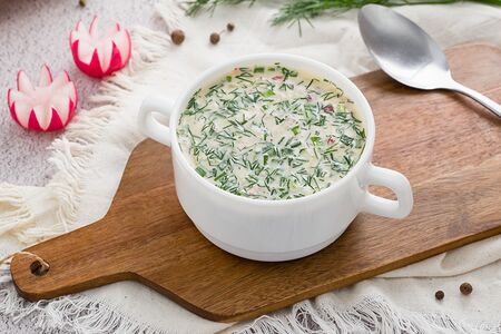 Окрошка на кефире с ветчиной