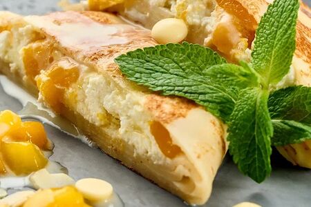 С творогом, манго и белым шоколадным