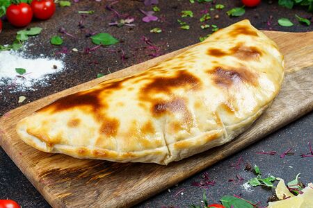 Кальцоне с пепперони