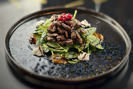 Теплый салат с говядиной