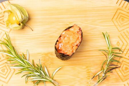 Гункан лосось