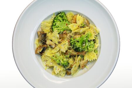 Фарфалле с курицей и грибами