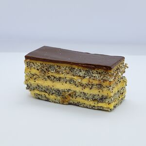 Маковое пирожное