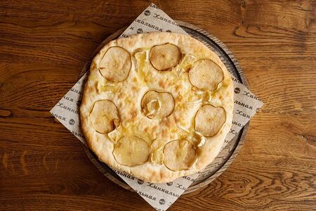 Хачапури с камамбером и грушей