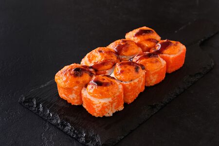 Запеченный ролл с нежным крабом до-до