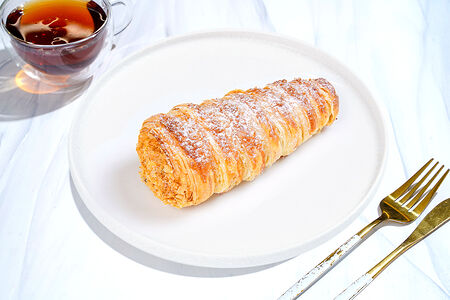 Трубочка с заварным кремом и карамелью