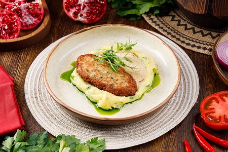 Котлета из щуки с пюре по-грузински