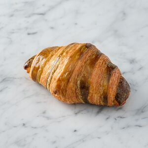 Круассан фисташковый с марципаном