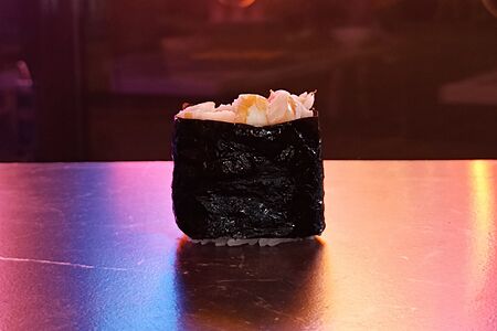 Гункан с креветкой