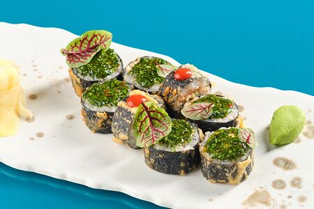 Горячий ролл с лососем и спаржей