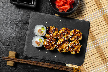 Ролл Запеченный с кларевидным угрем и лососем