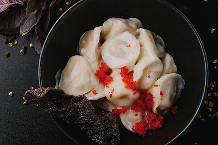 Пельмени с лососем и креветкой