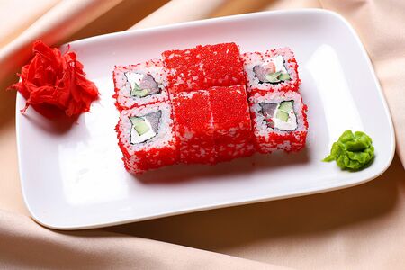 Ролл Красная леди