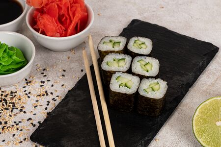 Маки Огурец