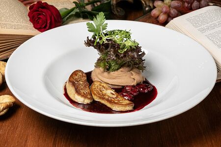 Фуа-гра с лепестками хризантемы