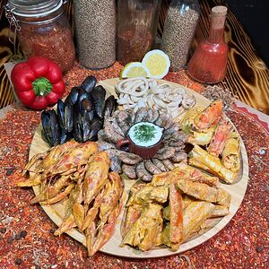 Королевский сет из морепродуктов в азиатском стиле