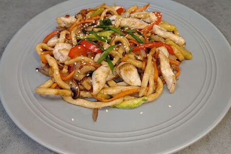 Удон со свининой по-корейски